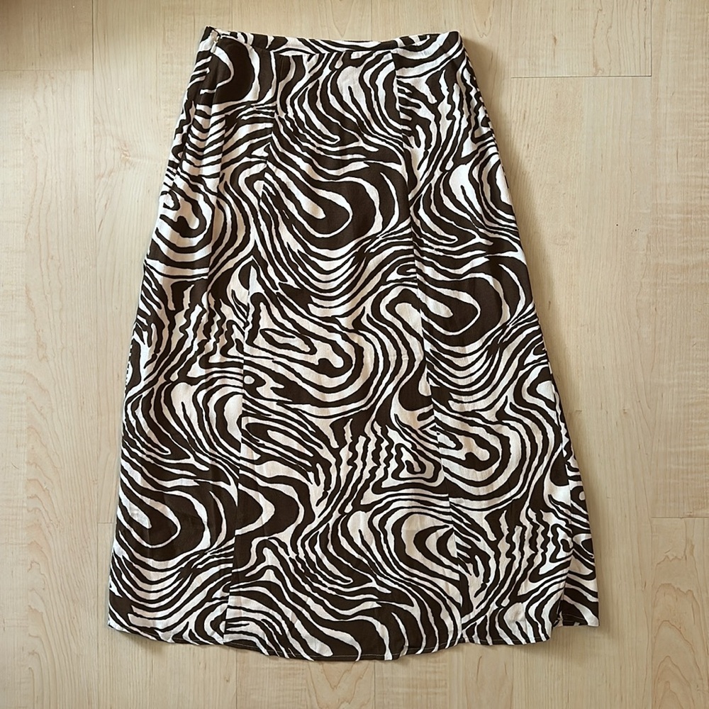 The Lille Side-Slit Midi Skirt - Picture 7 of 7